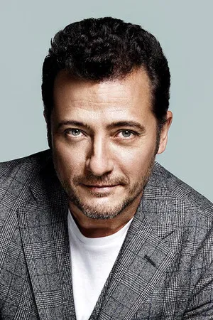 Yiğit Özşener photo