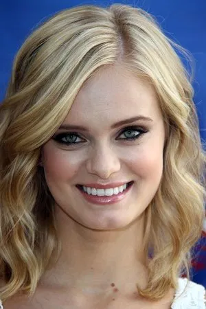 Sara Paxton photo