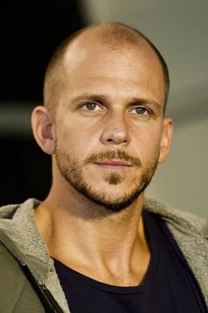 Gustaf Skarsgård photo