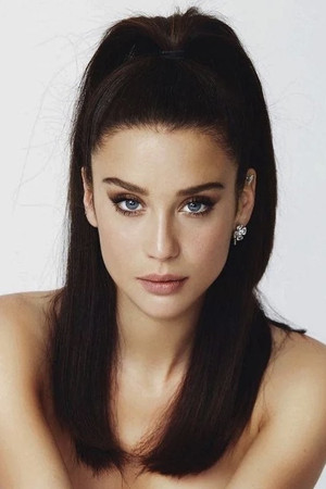 María Pedraza photo