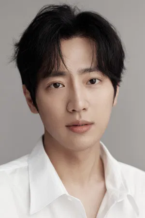 Lee Sang-yeob photo