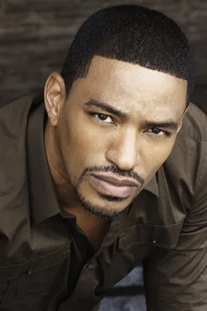 Laz Alonso photo