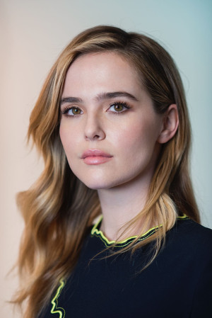 Zoey Deutch photo