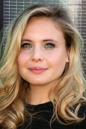 Leah Pipes photo