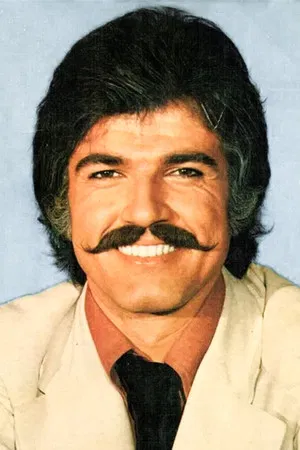 Serdar Gökhan photo