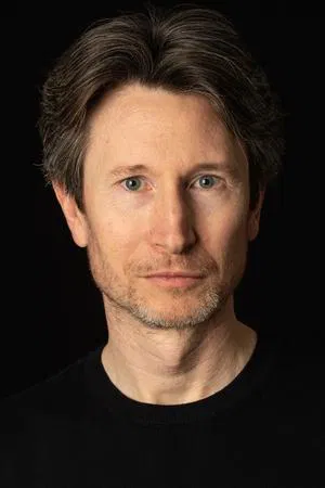Jonathan Aris photo
