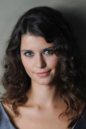 Beren Saat photo