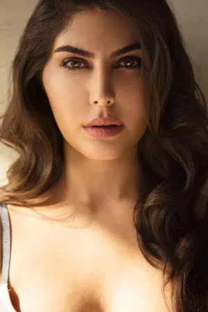 Elnaaz Norouzi photo