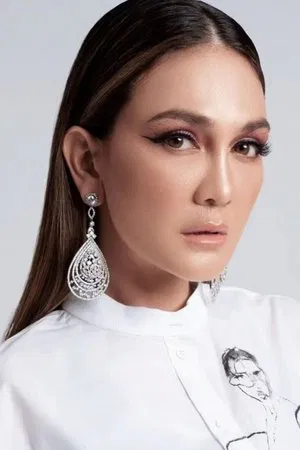 Luna Maya photo