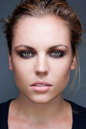 Agnes Bruckner photo