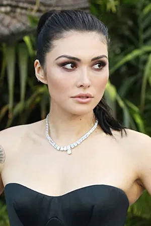 Daniella Pineda photo