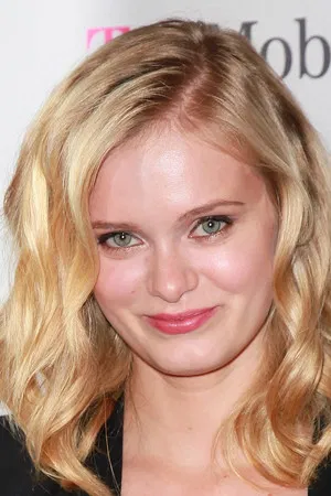 Sara Paxton photo