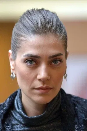 Öznur Serçeler photo
