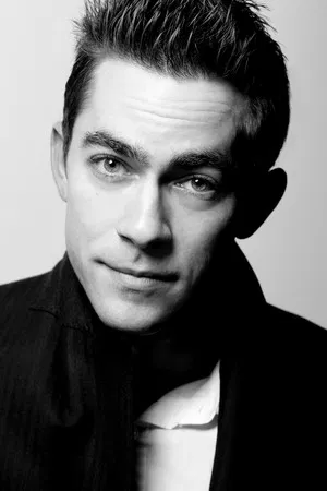 Evan Dumouchel photo