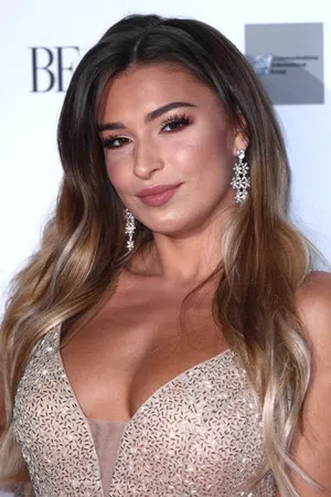 Zara McDermott photo