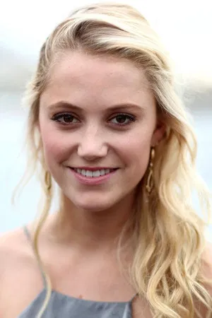 Maika Monroe photo