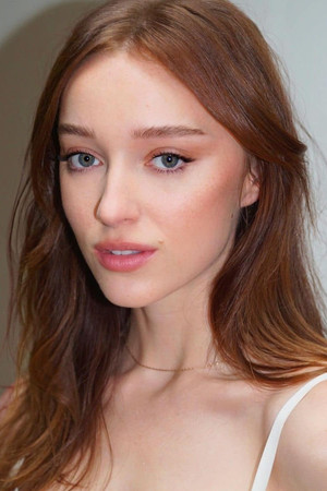 Phoebe Dynevor photo