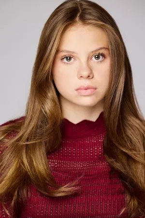 Scarlett Fernandez photo