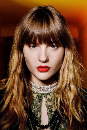 Victoria De Angelis photo