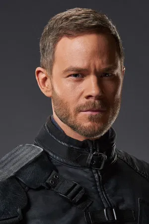 Aaron Ashmore photo