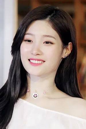 Jung Chae-yeon photo