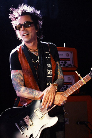 Earl Slick photo
