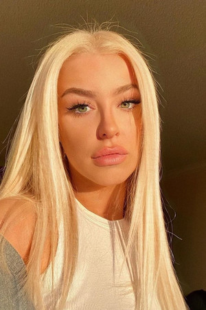 Tana Mongeau photo