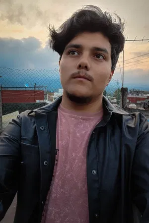 Javier H. Hernandez photo