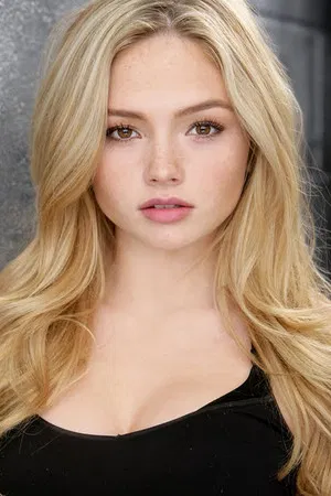 Natalie Alyn Lind photo
