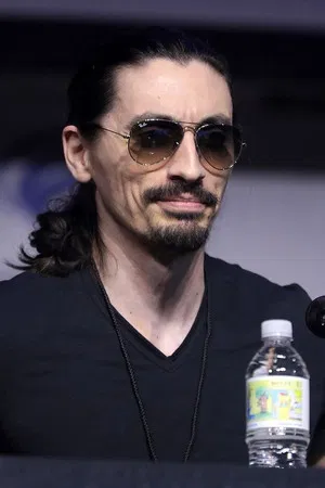 Aaron Schoenke photo