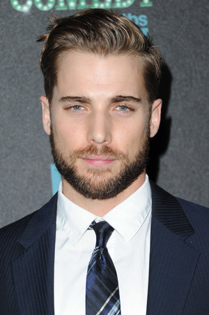 Dustin Milligan photo