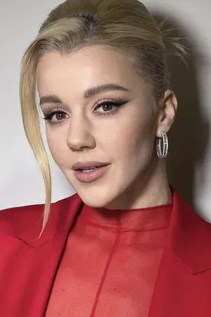 Yulianna Karaulova photo