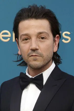 Diego Luna photo