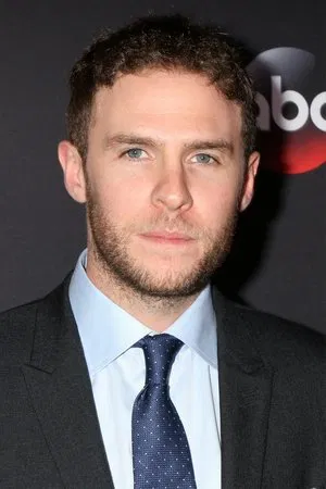Iain De Caestecker photo
