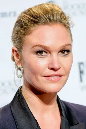 Julia Stiles photo