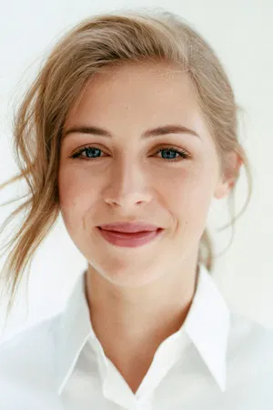 Hermione Corfield photo
