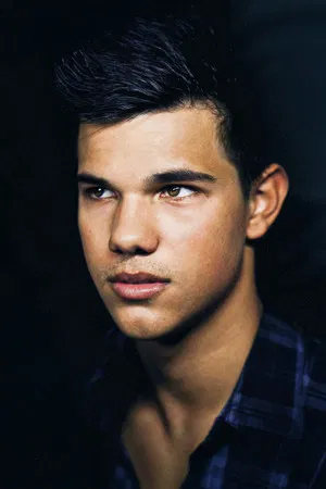 Taylor Lautner photo
