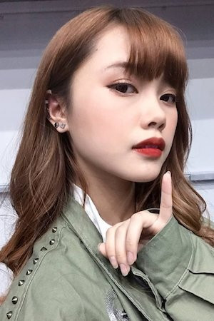 Praewa Suthamphong photo