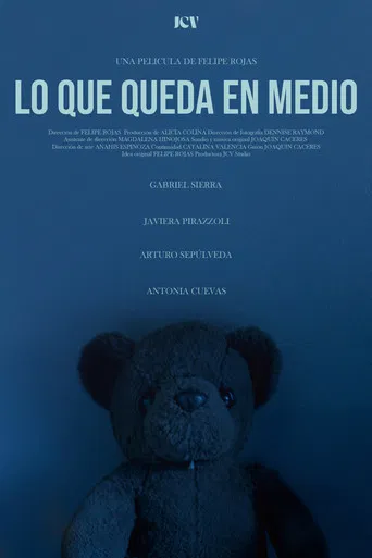 LO QUE QUEDA EN MEDIO poster