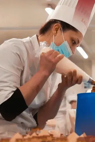 Paul et Ladurée : L'histoire secrète des boulangers milliardaires poster