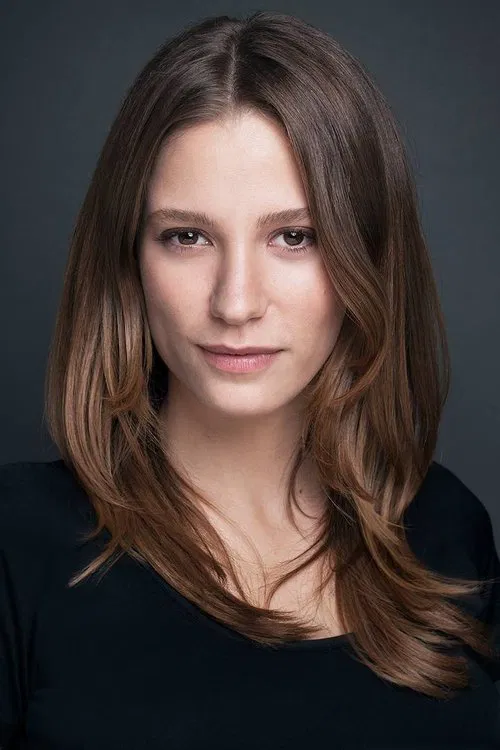 Serenay Sarıkaya profile