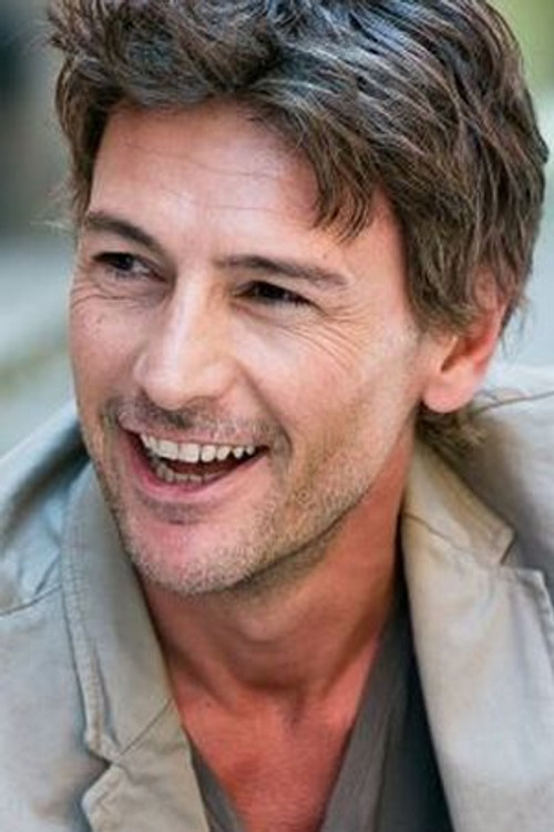 Roberto Farnesi profile