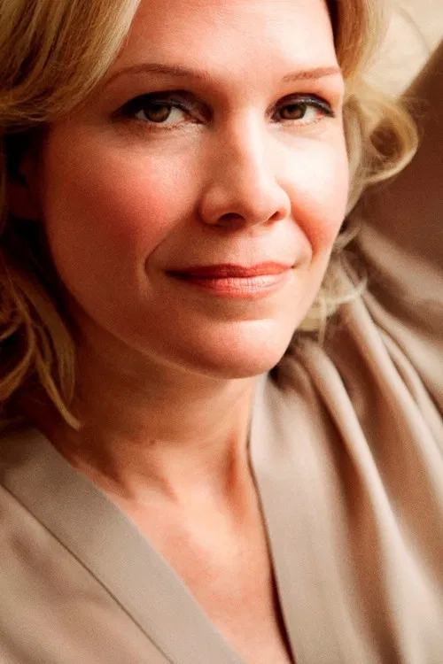 Stevie Holland profile