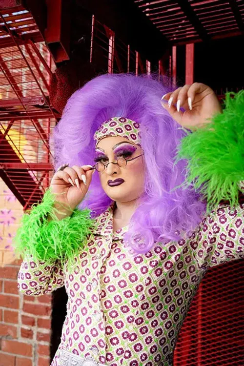 Mona De Grenoble profile