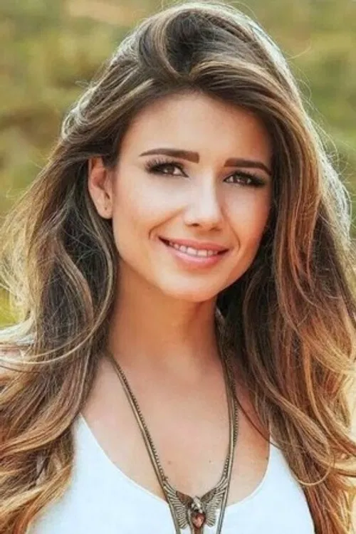 Paula Fernandes profile