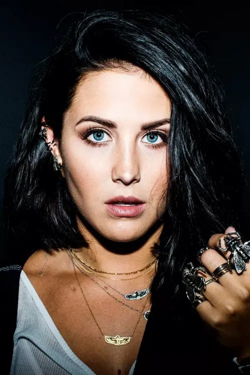 Molly Sandén profile