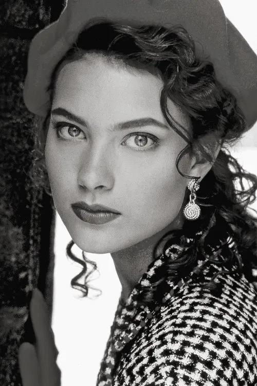 Shalom Harlow profile