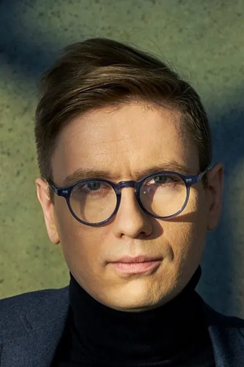 Víkingur Ólafsson profile