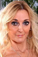 Esther Heart profile