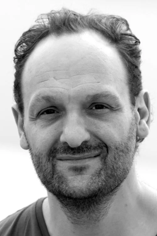 Daren Elliott Holmes profile